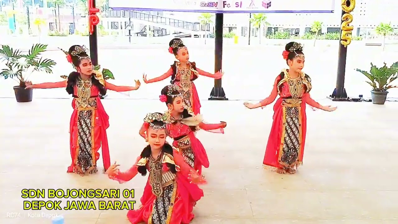 TARI PILEULEUYAN JAWA BARAT - PENTAS 01 @annisa_menari