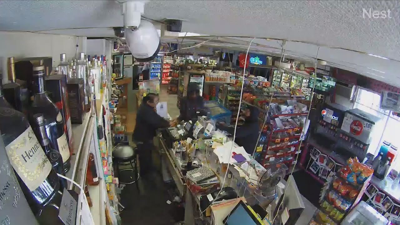 Video: Armed suspects try to shoot their way out during a smoke shop robbery  in Fresno