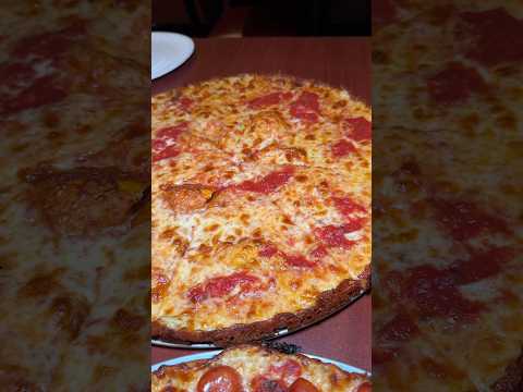 Trying the hottest new pizza in NJ #pizza #nj #eatingshow