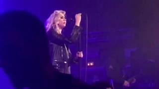 The Pretty Reckless - Intro + Follow Me Down (Paris)