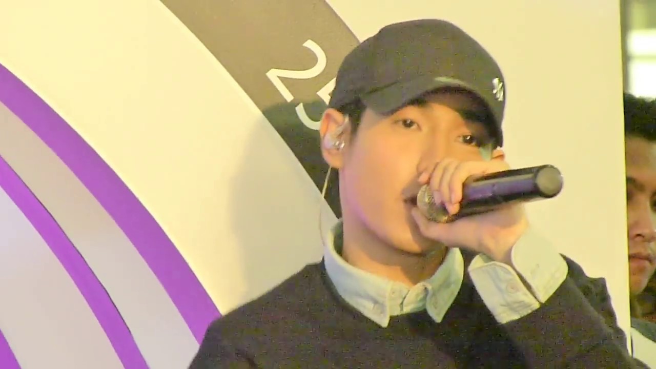 เป๊ก ผลิตโชค Versace on the floor@Central Plaza Rama2