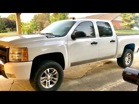 07-13 Silverado 2500HD Hood And Grille Swap (Pt. 1)