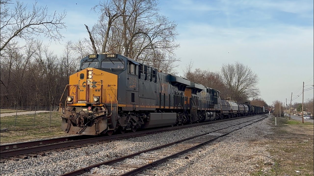 CSX 3159 leads M573 at Horse Cave
