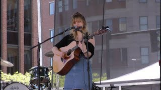 Hailey Knox Sings 