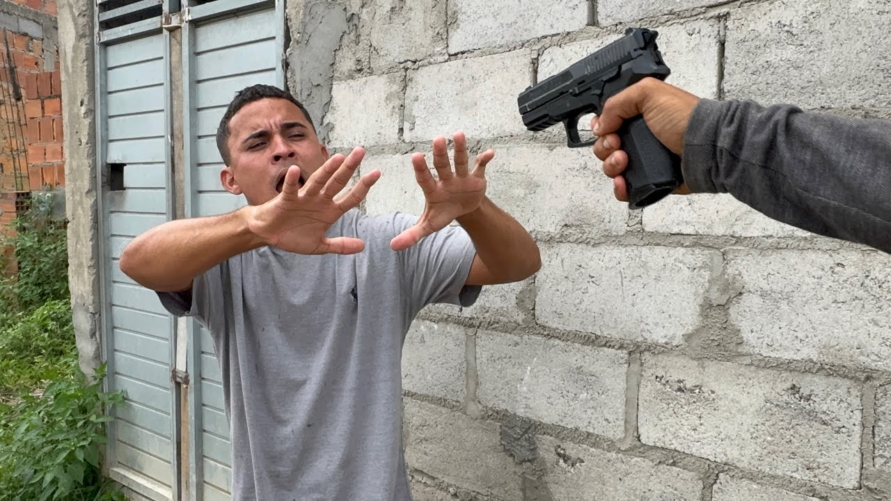 ELE USOU A ARMA DO AMIGO PRA FAZER BESTEIRA EM SUA VIDA!