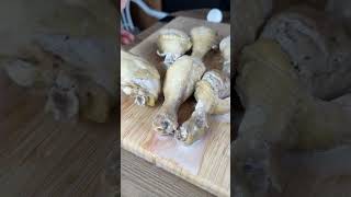 Coloca los muslos de pollo en leche hirviendo y sorpréndete del resultado.