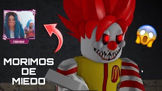 INVITO A MI PRIMA A ESCAPAR DEL PAYASO MALDITO A LAS 3 AM *LE DA MIEDO* ROBLOX karola20