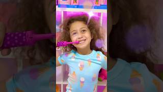 Information Brush your teeth Song with Sierra and Rhia Guide
