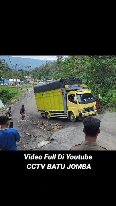 DETIK-detik Truk Terbalik Parah Di Tanjakan Batu Jomba