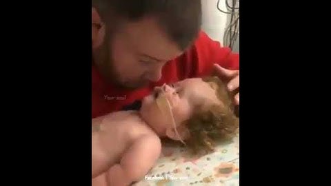 لحظة الوداع اب يودع ابنو قبل دخول العمليات لإجراء عملية جراحية😭