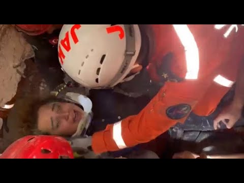 İzmir depreminde enkaz altında kalan Buse kurtarıldı