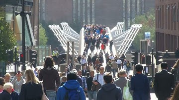 Discover London’s Wobbly Millennium Bridge!