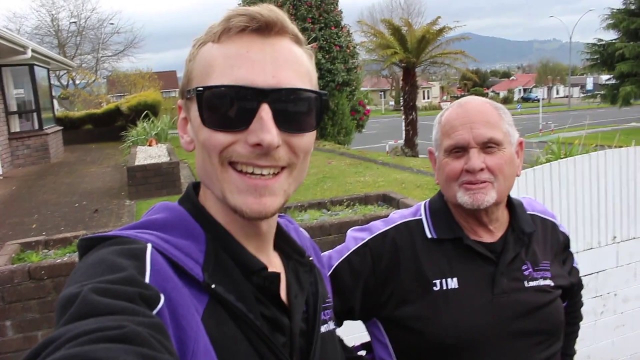 Vlogging in Rotorua - Express Lawn Mowing