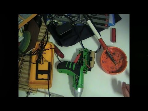 Video: Hoe Een Schroevendraaierbatterij Te Repareren