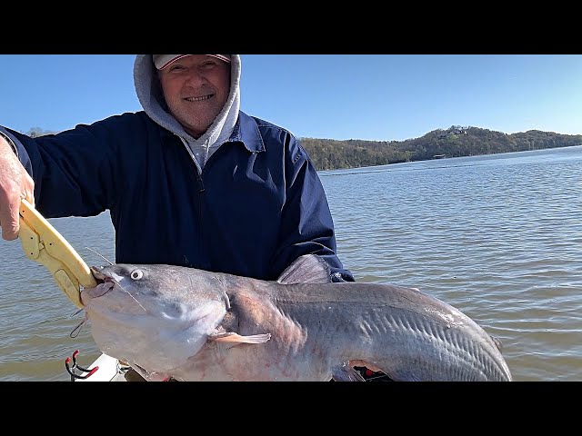 Fishing With My Dad - Catfishing on Chickamauga Lake 