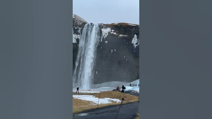 Seljalandsfoss: Walking around this magnificent waterfall in Iceland
