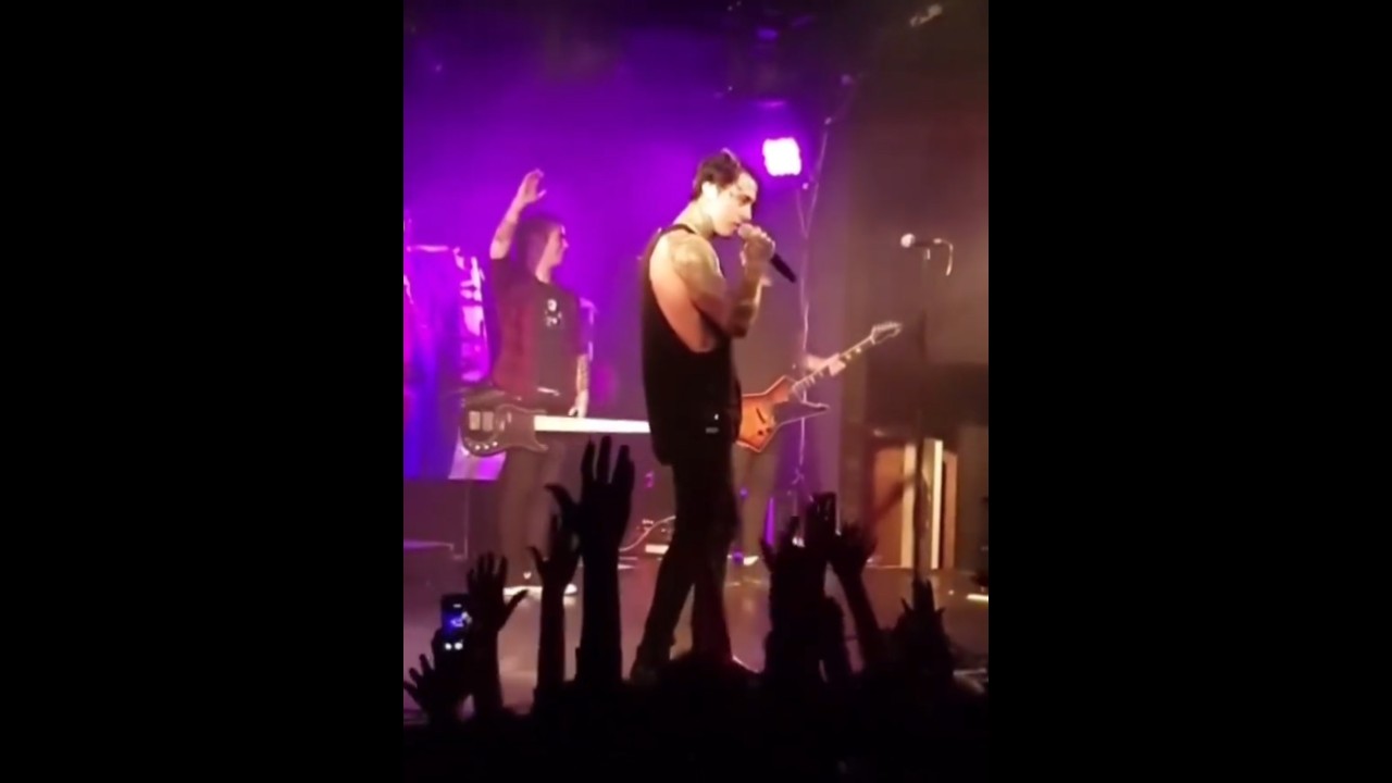 Ronnie Radke (Fallling In Reverse) learning "asshole" in Russian, St. Petersburg/RU, 2/2018