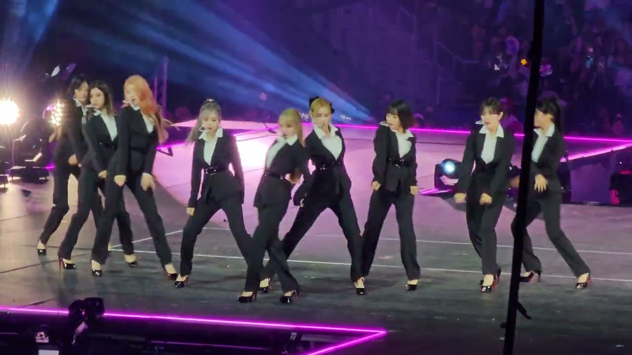 Kep1er Mr.Mr. (SNSD) Cover @ KCON LA 2023 Crypto Arena - 4K60 FANCAM - 230819
