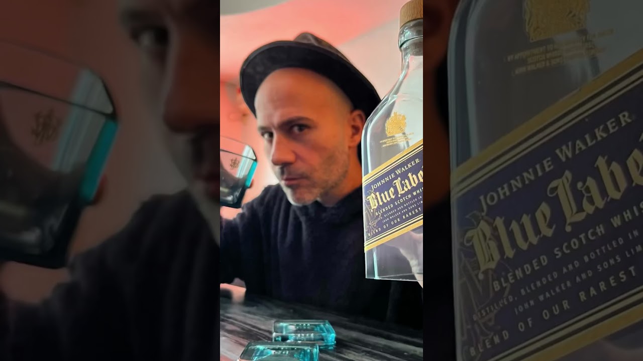 🔥Lanchi corto 3 veces una botella vacía de whisky JOHNNIE WALKER BLUE LABEL en GREEN GLASS #whisky