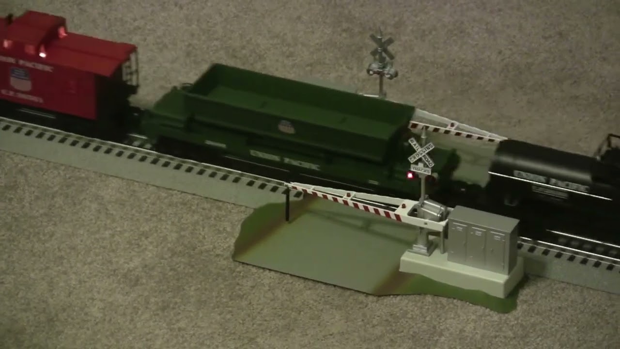 Lionel Fastrack Crossing Gate 612062 Approach YouTube