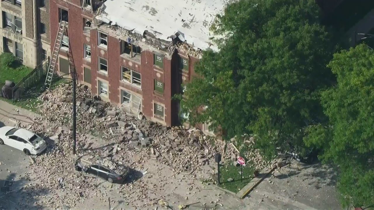 At least 8 injured in South Austin building explosion - YouTube