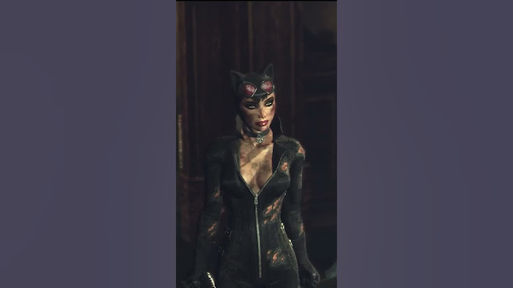 Catwoman belittles Mad Hatter