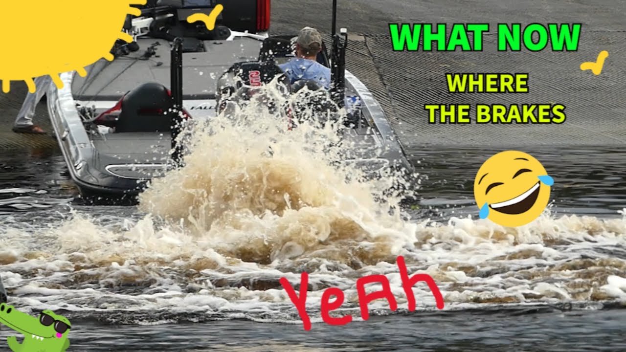 The Boat Ramp Lot Of Boats Blasting Water Crazy Day Yeah - YouTube