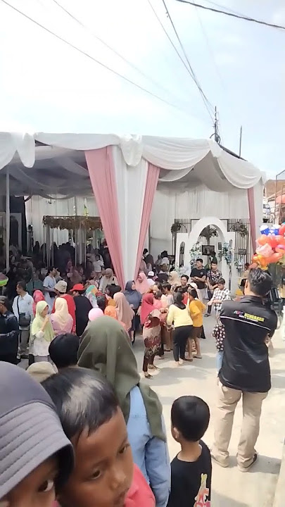 sampai di panggung sisingaan jaya muda show di lempar