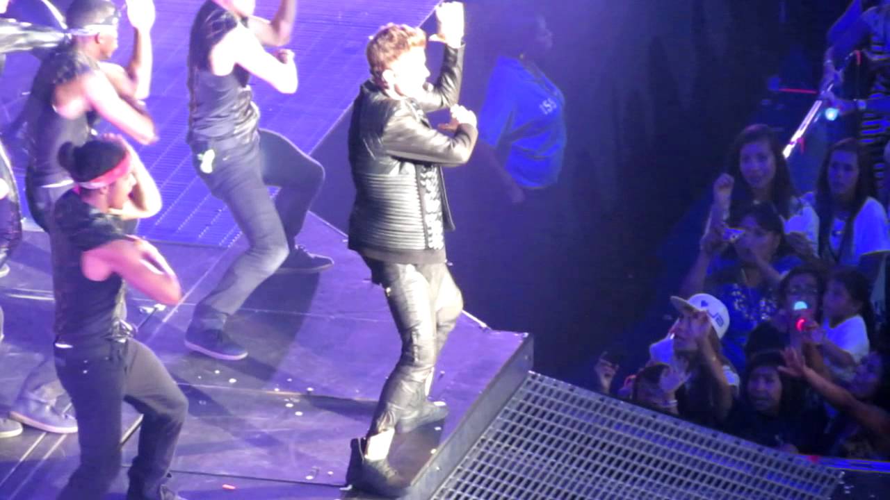 Justin Bieber- As Long As You Love Me Oakland 10/6/12 HD