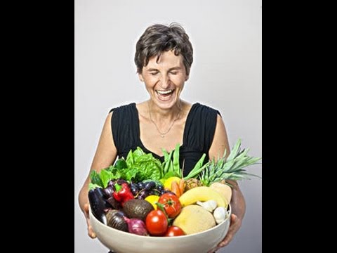 What is the Raw Food Diet? Interview with raw food chef Gabriela Lerner - YouTube