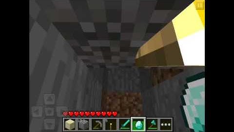 Finding Herobrine in MInecraft Pocket Edition (0.10.4)