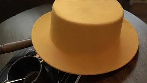 Essential boater hat with different colors.