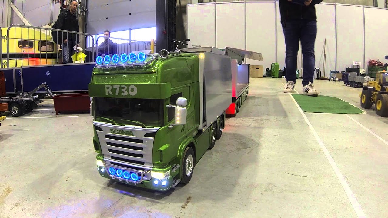 Oslo Motorshow 2014 - R/C Scania R730 road train - YouTube