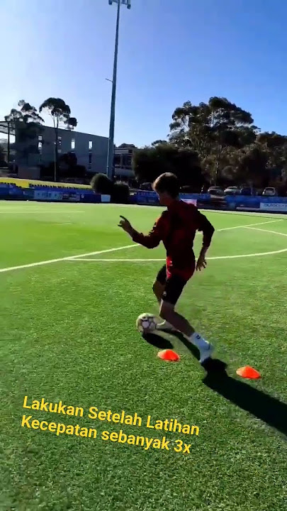 Trainning Soccer Striker Finishing
