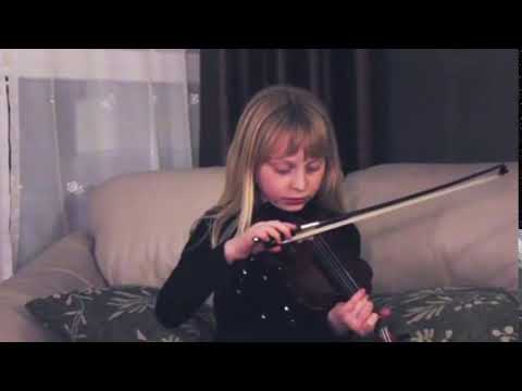 Vine   Girl's Bow Breaks While Playing Violin