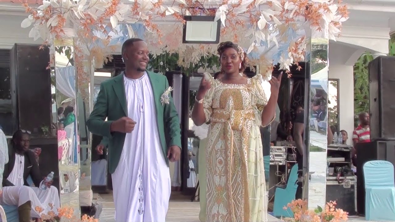 Agataliikonfuufu Libadde ssanyu jjerere nga mukozi munnaffe Denis Kyobe ayanjulwa kabiite we mu baza