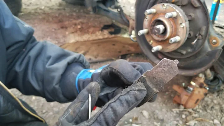 Cómo quitar los cables del freno de mano en un Subaru