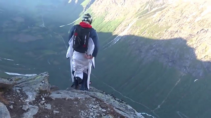 Spettacolare Volo a  tutta velocità con tuta alare. Norvegia .