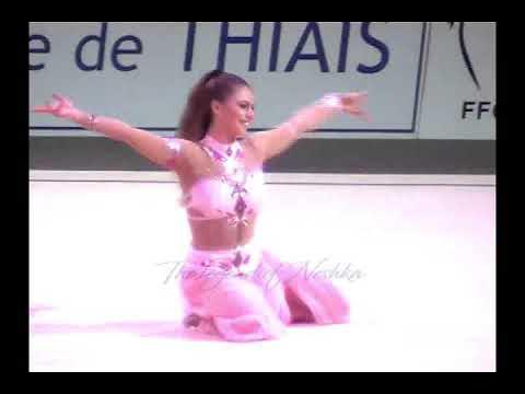 Жігіттер әйелдердің тесіктерінен сперманы жалайды