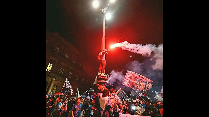 الاحتفالات في شوارع نابولي لحظة إعلان الفريق بطلًا للكالتشيو 🏆🇮🇹مدينة تتنفس كرة القدم ⚽️💙