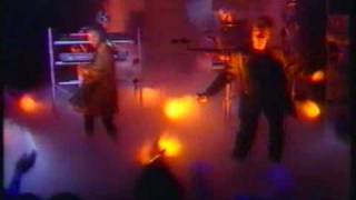Download Lagu Bassomatic-Fascinating Rythm-TOTP.flv MP3 Download Lagu Bassomatic-Fascinating Rythm-TOTP.flv MP3
