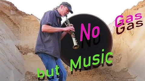 NO GAS BUT MUSIC !!! | Armin Küpper saxophone with echo from the gas - pipeline