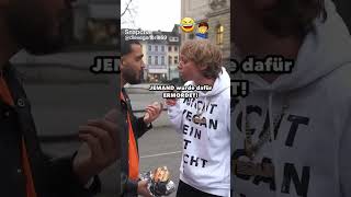 Militante Veganerin Rastet Aus