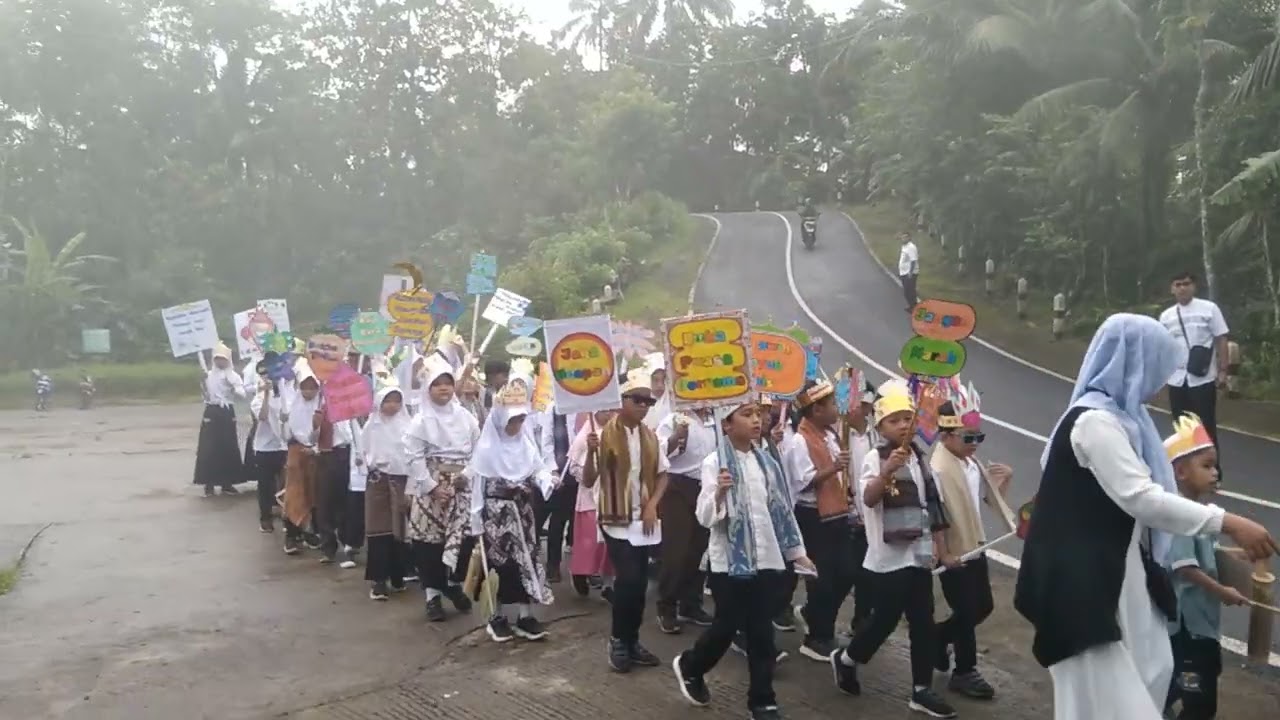 Pawai SD N dan TK ABA Tirto Hargotirto menyambut bulan romadhon