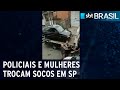 Acidente termina em troca de socos entre PMs e mulheres no meio da rua | SBT Brasil (22/12/20)