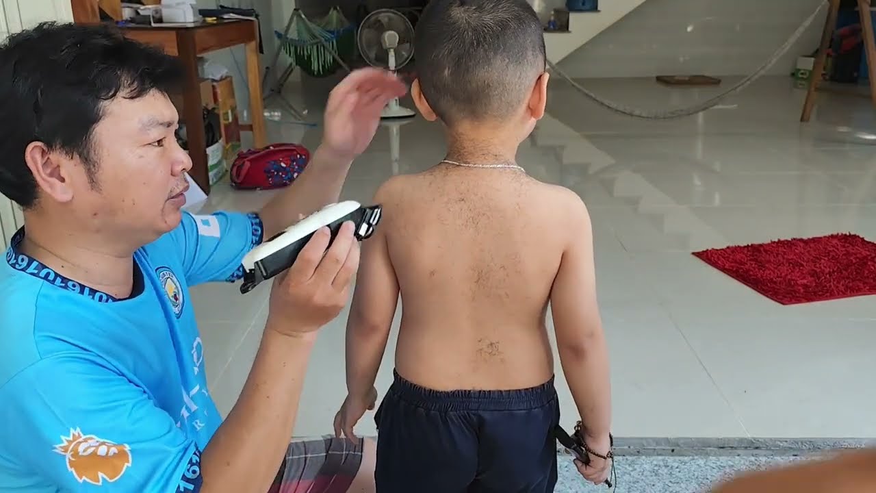 “Ở Nhà Cắt Tóc Cho Bé – Vừa Tiết Kiệm, Vừa Gắn Kết Yêu Thương”