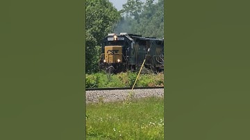 One of the coolest slug sets on CSX powers the local out of Erie, Pa! #shorts #train #railfan #csx