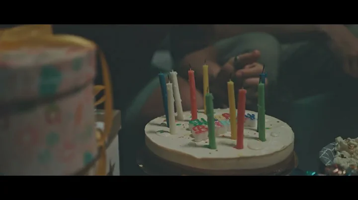 BLOWING OUT THE CANDLES ON A BIRTHDAY CAKE 4K