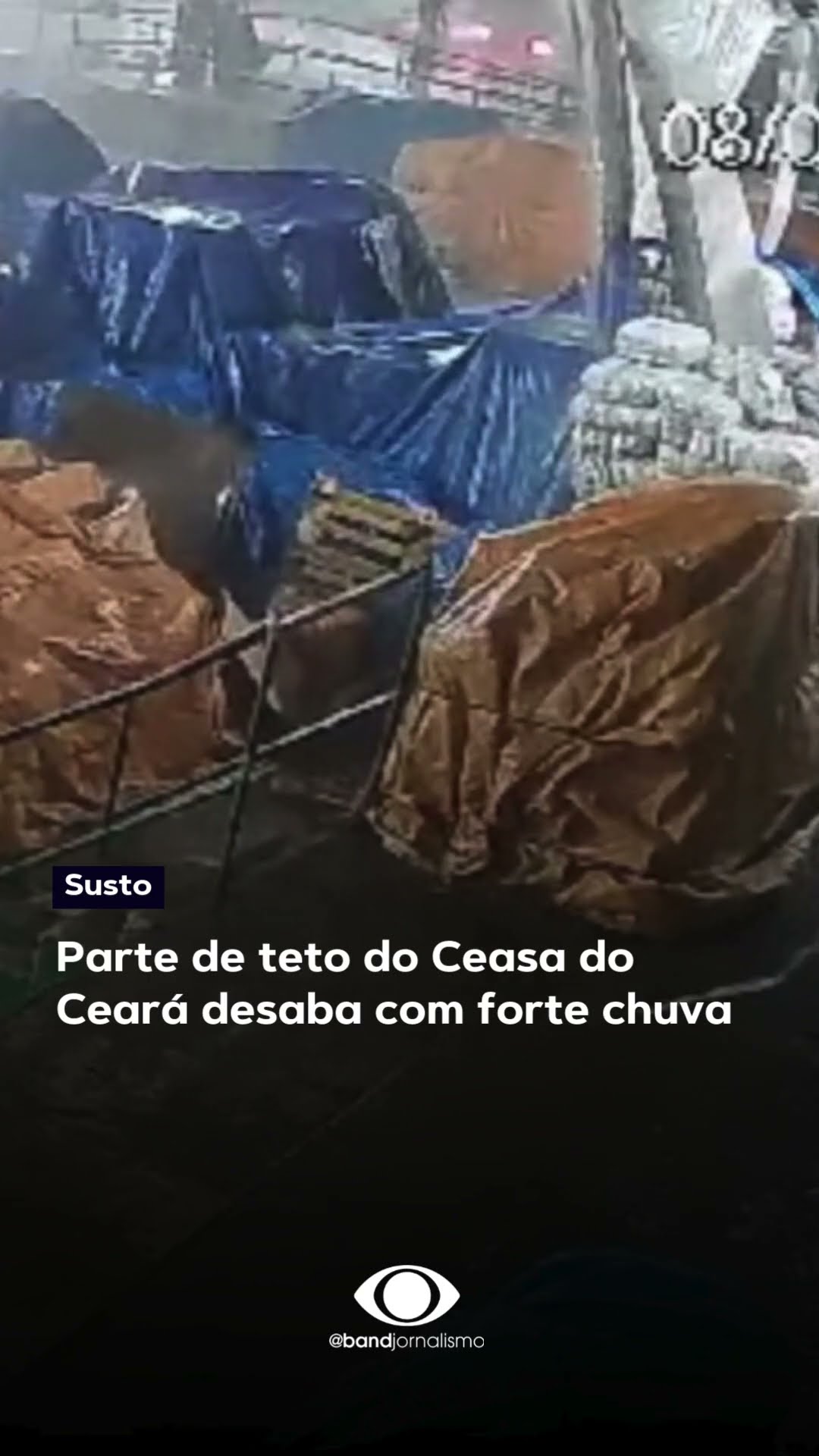 Parte de teto do Ceasa do Ceará desaba com forte chuva #shorts
