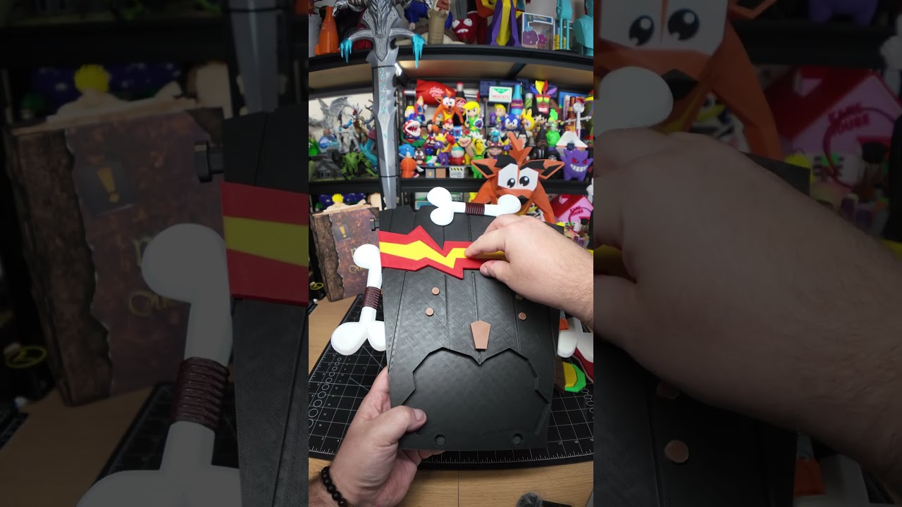 I SUPERSIZED Uka Uka from Crash Bandicoot